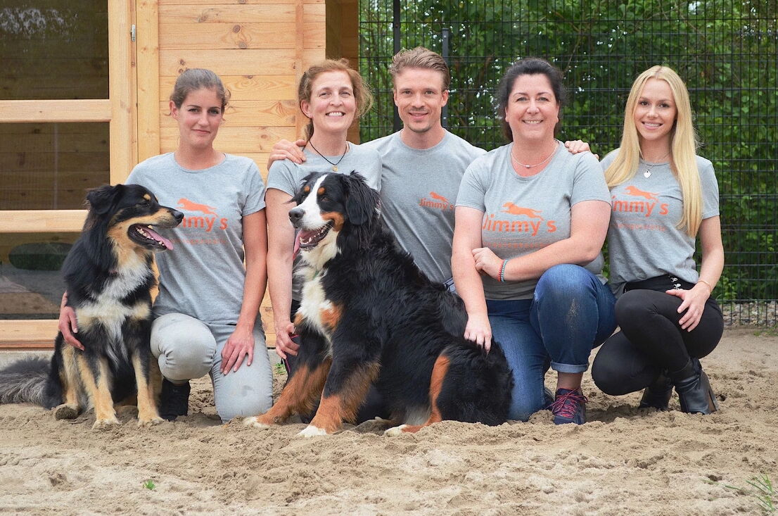 Das Jimmys Huta Team mit Hunden